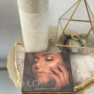 3/$30 HUDA BEAUTY 3D highlighting palette